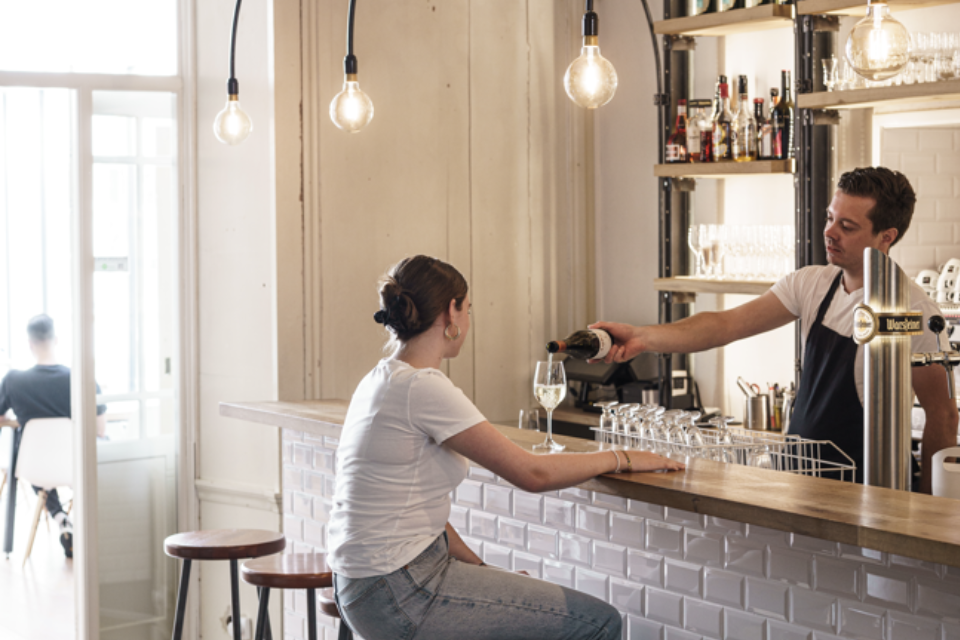 Doe een wijnproeverij in Middelburg. Foto: Tim Bilman